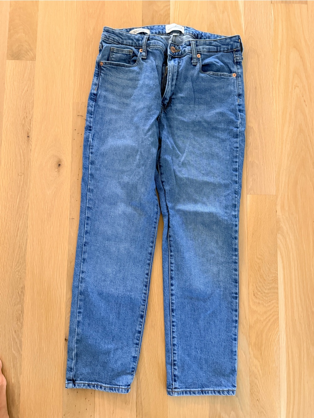 Universal Thread Women's Medium Blue Straight-Leg Jeans